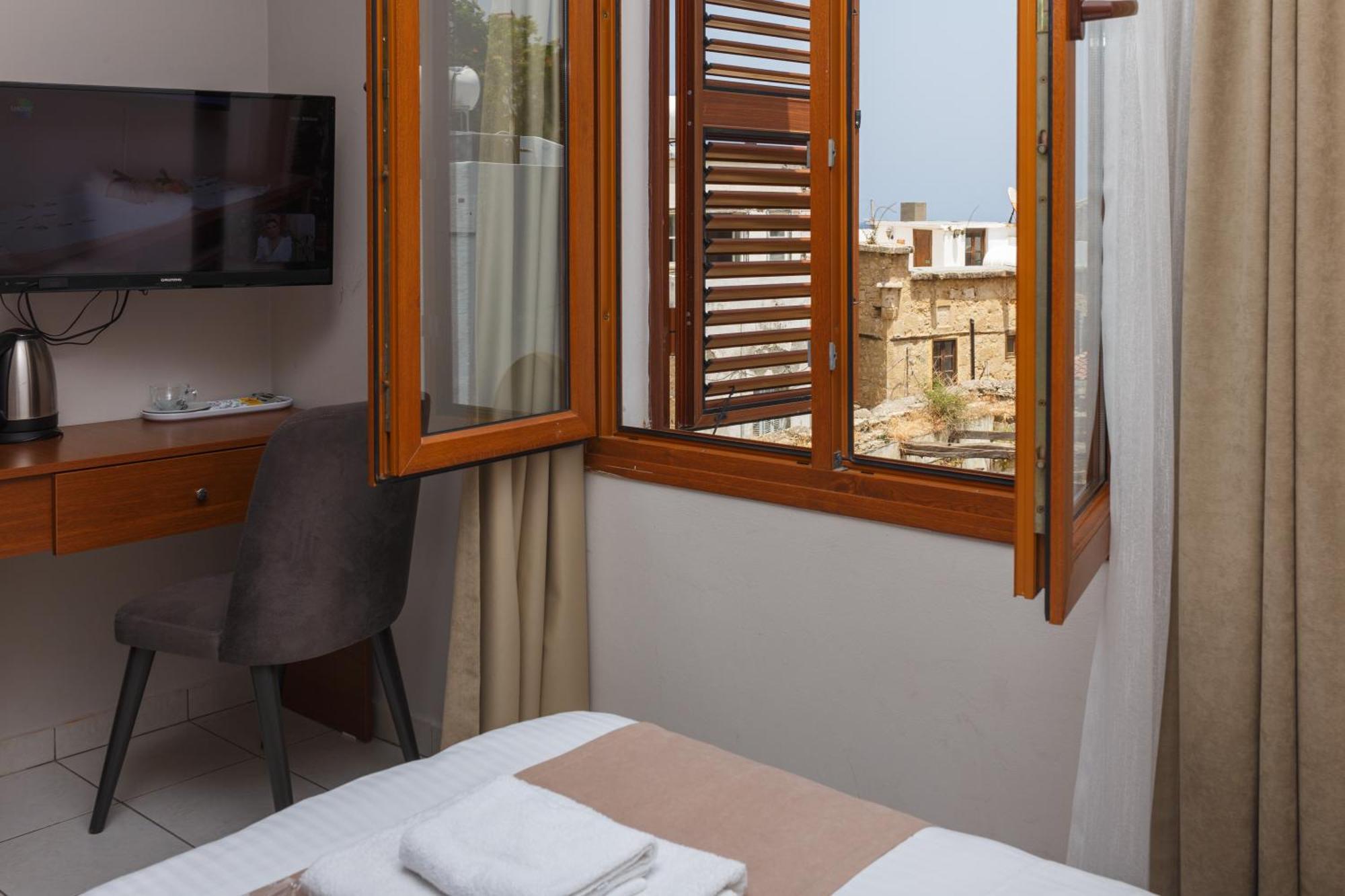 Homelike Guest House Κερύνεια Δωμάτιο φωτογραφία